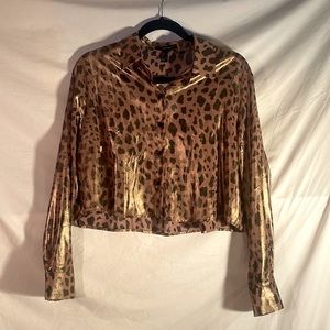 BRAND NEW! CROP PRINTED BUTTON DOWN